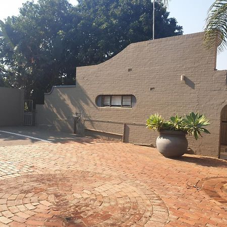 32 on Mendoza Durban Exterior foto