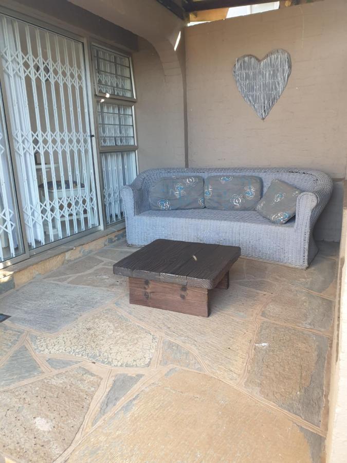 32 on Mendoza Durban Exterior foto
